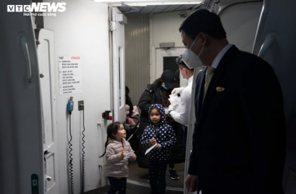 7 Anh 287 Nguoi Viet O Ukraine Tren Chuyen Bay Ve Nuoc