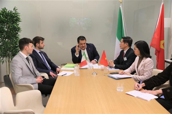 1 Dien Bien Moi Vu Nghi Lua Dao 100 Container Hat Dieu