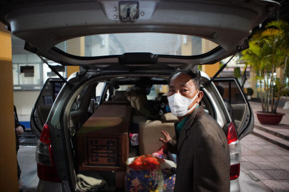 1 Lay Ra 10 Chiec Dinh Trong Hop So Be Gai Bi Bao Hanh