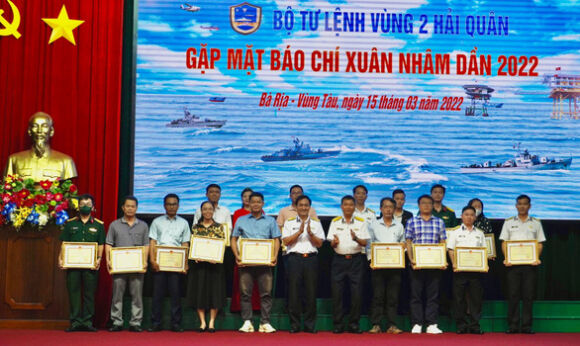 3 Bo Tu Lenh Vung 2 Hai Quan Gap Mat Bao Chi Dau Nam 2022