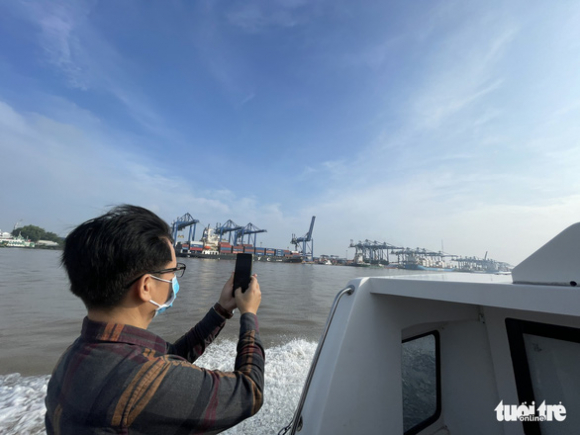 4 Cac Nha Khoa Hoc Khao Sat Doc Song Sai Gon   Dong Nai Tim Cach Phat Trien Du Lich Duong Song