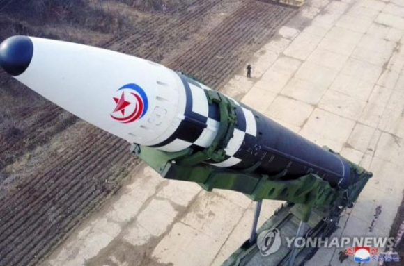 3 Ong Kim Jong Un Nhu Trong Phim Hollywood Khi Ra Lenh Phong Ten Lua Dan Dao