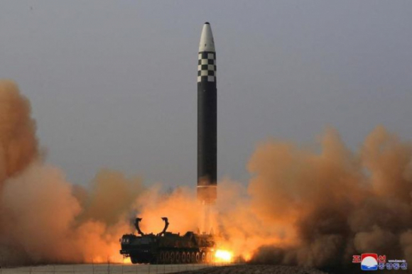 5 Ong Kim Jong Un Nhu Trong Phim Hollywood Khi Ra Lenh Phong Ten Lua Dan Dao