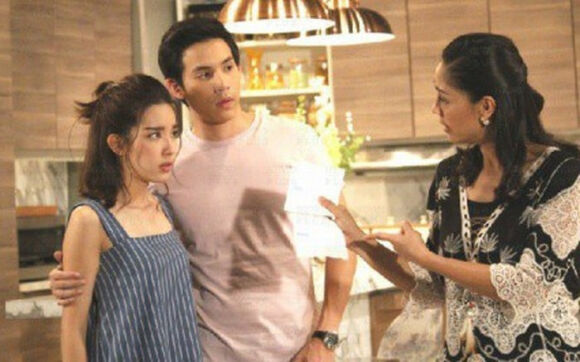 Sau đêm tân hôn, mẹ chồng đánh thức tôi theo kiểu chẳng giống ai, tôi tức giận đưa ra một tờ giấy khiến bà tái mặt bối rối