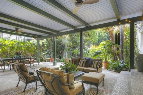 5 Kham Pha Biet Thu Mang Phong Cach Dia Trung Hai Cua Kristen Stewart