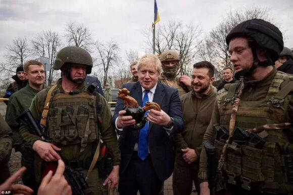 3 Thu Tuong Anh Johnson Bat Ngo Tham Ukraine