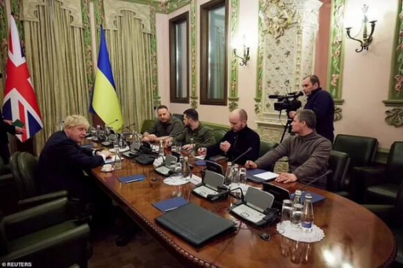 7 Thu Tuong Anh Johnson Bat Ngo Tham Ukraine