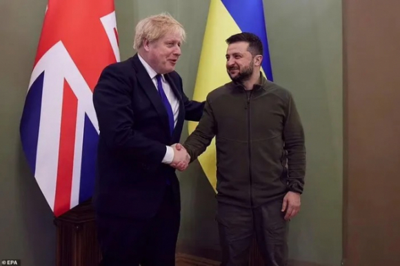 9 Thu Tuong Anh Johnson Bat Ngo Tham Ukraine