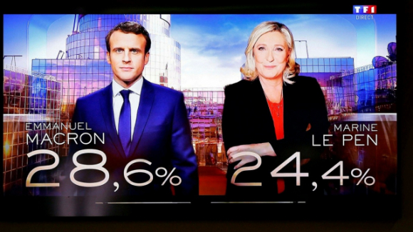 1 Bau Cu Tong Thong Phap Tong Thong Macron Dan Truoc Doi Thu Ba Le Pen Tuyen Bo Khong Muon Cho Doi De Lau Di Nhung Giot Nuoc Mat