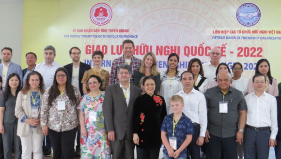 1 Cac Nha Ngoai Giao Quoc Te Tham Di Tich Thu Do Khang Chien Cua Viet Nam