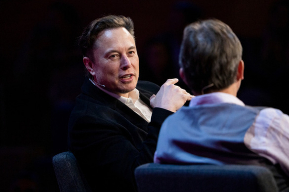1 Ti Phu Elon Musk Bi Che Thieu Hieu Biet Ve Truyen Thong Mang Xa Hoi