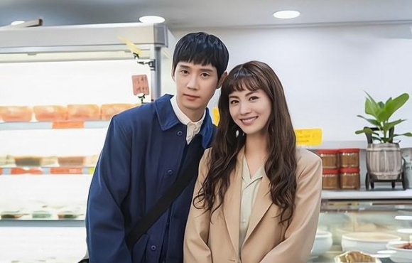 Bạn thân 3 ngày thì 2 ngày đều đến nhà tôi, con gái 4 tuổi nói một câu, tôi chợt tỉnh ngộ