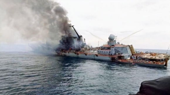 1 Ukraine Lan Dau Tien Cong Bo Hinh Anh Tau Tuan Duong Moskva Bi Chay