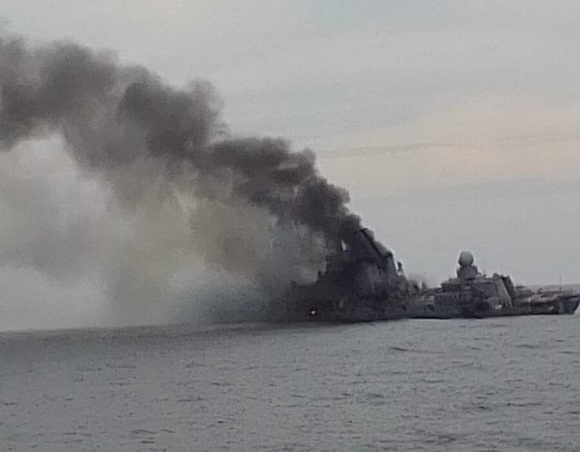 2 Ukraine Lan Dau Tien Cong Bo Hinh Anh Tau Tuan Duong Moskva Bi Chay