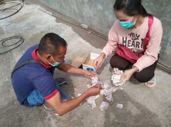 3 Chong Giau Quy Den Trong O To 1 Thoi Gian Sau Mo Ra Kiem Tra Thi Khoc Khong Thanh Tieng