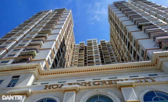 2 Hang Loat Chung Cu Bi Treo So Hong Vi Chu Dau Tu Vi Pham