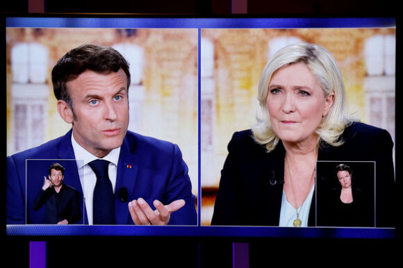 2 Le Parisien Macron Tan Cong Le Pen Phong Thu