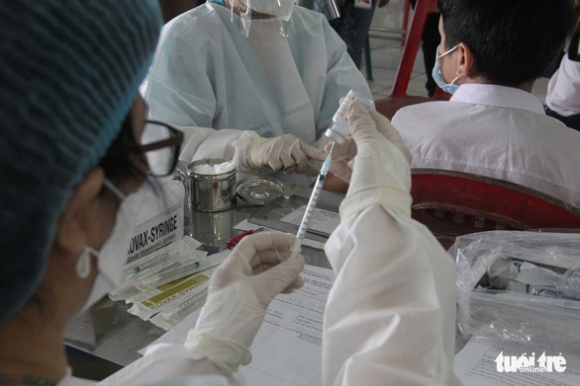 1 Da Nang Tiem Vac Xin Cho Tre Nho Mong Phu Huynh Den Xem Cho An Tam