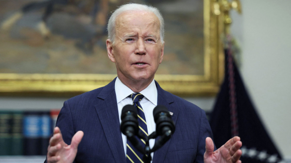 1 Biden Cam Tat Ca Cac Tau Thuyen Co Lien Quan Den Nga Cap Cang My