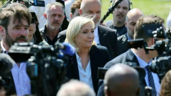 2 Bau Cu Tong Thong Phap Co Hoi Chac Thang Cua Ong Macron Hay Con Dia Chan Mang Ten Le Pen