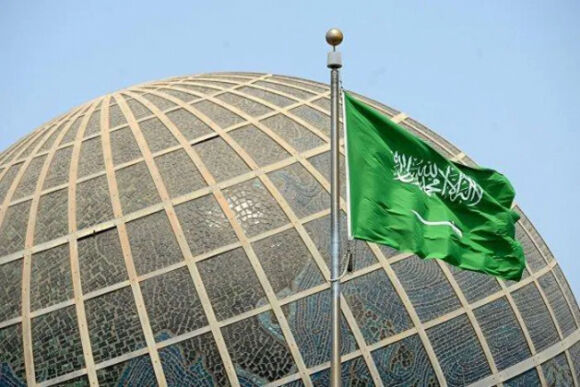 1 Cac Hoang Tu Saudi Arabia Bat Ngo Ban Du Thuyen Va Bat Dong San