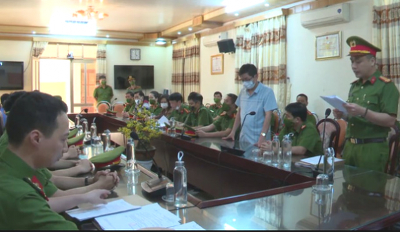 2 Giam Doc Va Can Bo Cdc Nam Dinh Nhan Hoa Hong 125 Ti Sau Khi Mua Kit Gia Cao Tu Viet A