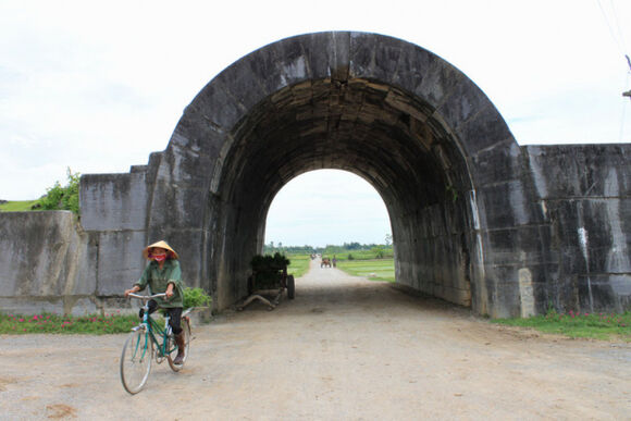 1 Sang 30 4 Khach Un Un Do Ve Cac Khu Vui Choi O Tphcm