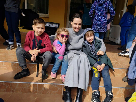 1 Angelina Jolie Bat Ngo Tham Ukraine Voi Tu Cach Ca Nhan