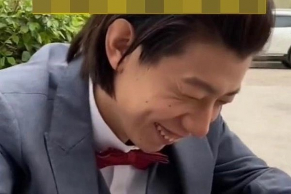 1 Chu Re Bi Tu Choi Tham Du Dam Cuoi Cua Chinh Minh Phai Ngoi Ngoai Cua Khach San Xem Livestream Vi Ly Do Tranh Cai