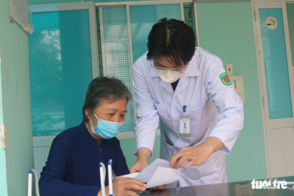 1 Tphcm Ra Soat F0 Dang Cach Ly Tai Nha Sap Xep Lai Tram Y Te Luu Dong