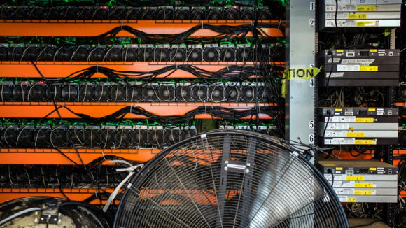 2 Bitcoin Da Pha Huy Mot Thi Tran Nhu The Nao