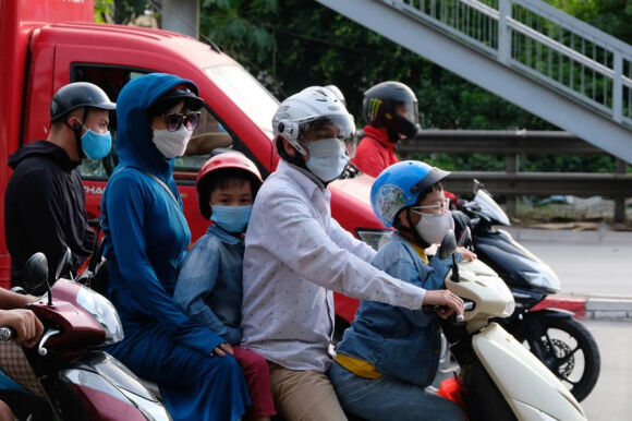 3 Dong Phuong Tien Un Un Do Ve Ha Noi Sau Ky Nghi Le Tre Con Met Nhoai Theo Cha Me Nhich Tung Met De Vao Noi Do