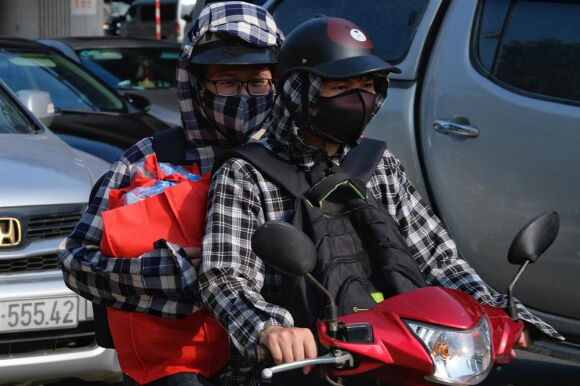 4 Dong Phuong Tien Un Un Do Ve Ha Noi Sau Ky Nghi Le Tre Con Met Nhoai Theo Cha Me Nhich Tung Met De Vao Noi Do