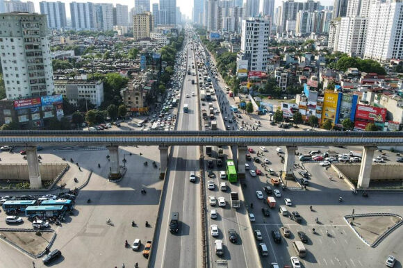 8 Dong Phuong Tien Un Un Do Ve Ha Noi Sau Ky Nghi Le Tre Con Met Nhoai Theo Cha Me Nhich Tung Met De Vao Noi Do