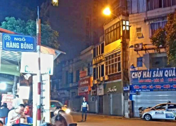 1 Da Thu Hoi Duoc Dien Thoai Cua 2 Khach Du Lich Nguoi Nga Bi Cuop Tren Pho Co Ha Noi