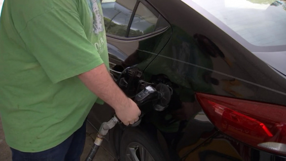 1 Phat Hien Gia Xang Dot Ngot Chi Con 110 Khach Hang Tot Bung Bao Ngay Cho Chu Tram