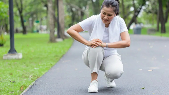 2 Nguoi Bi Dau Khop Nen Tranh Xa Nhung Thuc Pham Nay