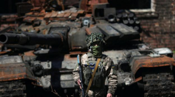 1 Chien Su Toi 65 Nga Giam Cac Dot Khong Kich Nhung Tiep Tuc Doi Phao