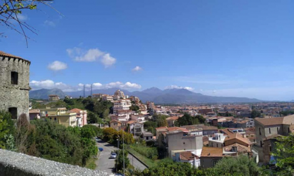 1 Thi Tran O Italy Kiet Que Vi Vang Bong Du Khach Nga