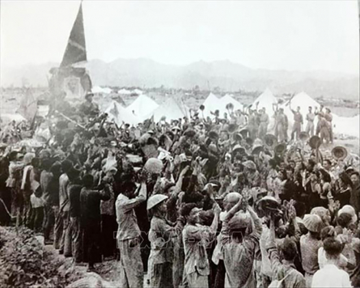 10 Hinh Anh Ve Chien Thang Dien Bien Phu Lung Lay Nam Chau Chan Dong Dia Cau