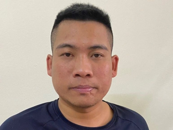 1 Tam Giu Hinh Su Tai Xe Taxi Chiem Doat Hai Dien Thoai Cua Du Khach Nga