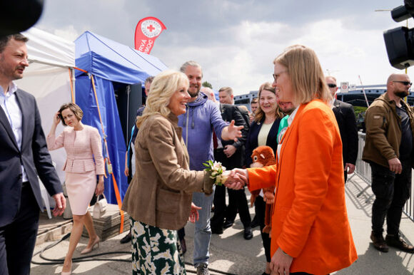 7 De Nhat Phu Nhan My Bi Mat Sang Ukraine Bang Xe Hoi