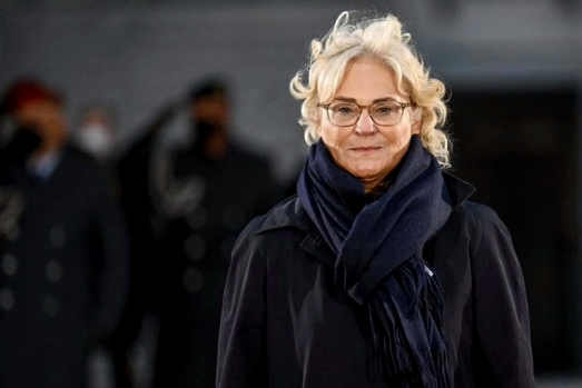 1 Bo Truong Duc Bi Chi Trich Vi Cho Con Di Nho Truc Thang Quan Doi