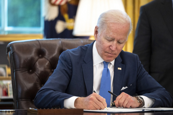 1 Tong Thong Biden Ky Lai Dao Luat 81 Nam Truoc De De Ho Tro Vu Khi Cho Ukraine