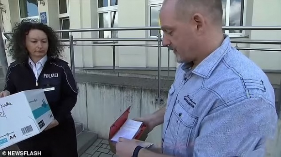 3 Mua Chiec Tu Bep Cu Gia Re Ve Dung Cho Tiet Kiem Nguoi Dan Ong Vo Bam Gan 4 Ty Dong Va Cai Ket Lam Nuc Long Nguoi