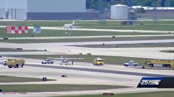 1 Hy Huu Phi Cong Gap Van De Suc Khoe Hanh Khach Buoc Phai Len Lai Thay