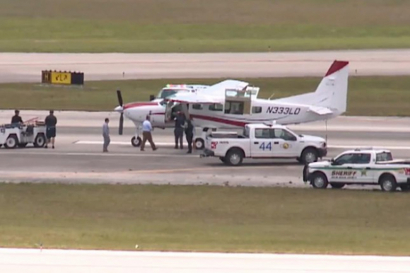 1 Phi Cong Mat Tinh Tao Hanh Khach Tu Lai May Bay Ha Canh Thanh Cong