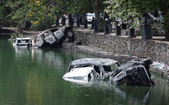 2 Nguoi Bieu Tinh Sri Lanka Dot Nha 38 Chinh Tri Gia Dot Kich Dinh Thu Tuong