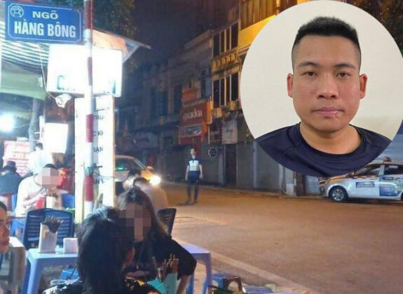 1 Khoi To Tai Xe Taxi Lay Dien Thoai Cua 2 Nu Du Khach Nguoi Nga O Pho Co