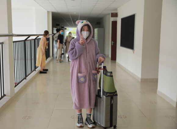 5 Nu Hieu Truong Mac Do Ngu Di Lam